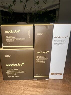 Medicube Deep Reviving Peptide Eye Cream - Gold